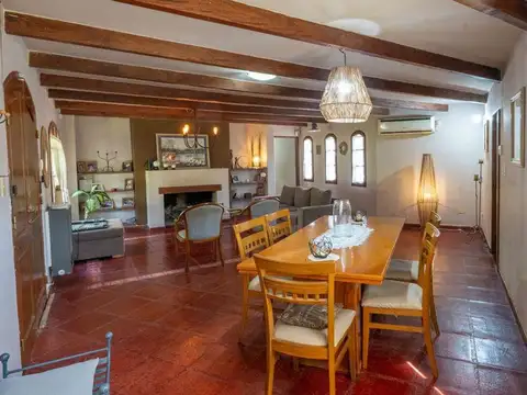 Casa 12 ambientes con 4 baños