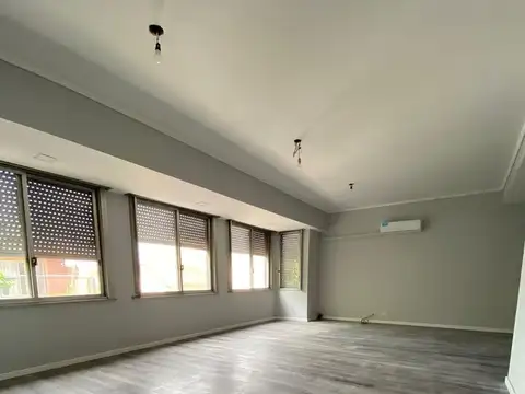Alquiler Oficina 250m2 a metros de avenida