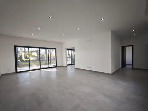 Casa 5 ambientes con 3 baños