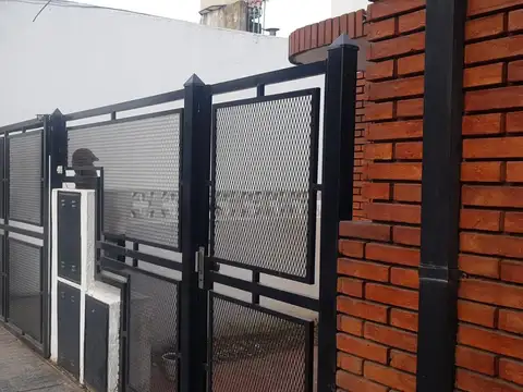 OPORTUNIDAD PH A REMODELAR EN HAEDO,2 PLANTAS 110M2, PATIO,TERRAZA Y COCHERA -REMODELADO USD 99.000