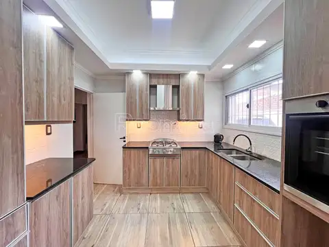 Casa en Venta en Godoy Cruz, USD 215.000