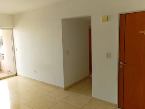 Departamento 3 amb. al frente con 2 baños y vestidor. Amplio, luminoso y ventilado.