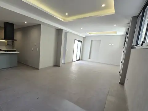 Hermoso PH refaccionado a nuevo con patio y terracita