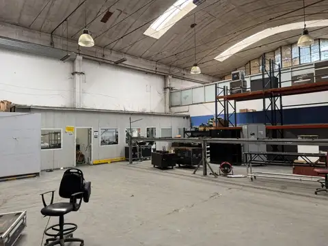 DEPOSITO DE  2.400 M2 EN INMEJORABLE UBICACION SOBRE PANAMERICANA OLIVOS