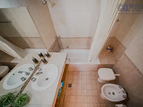 Casa 5 ambientes con 3 baños
