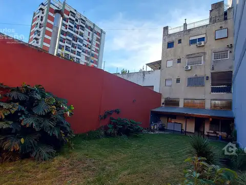 Depto. 11 Amb. al Frente con Terraza Propia