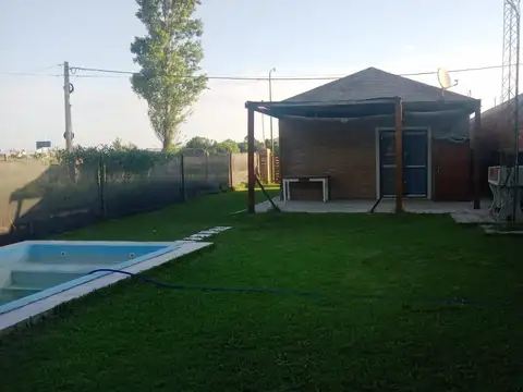 VENTA Casa en  calle 24 y calle 44 - Los Pinos 2 - Álvarez