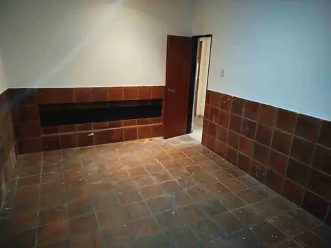VENTA CASA 5 AMBIENTES LOMAS COCHERA PATIO