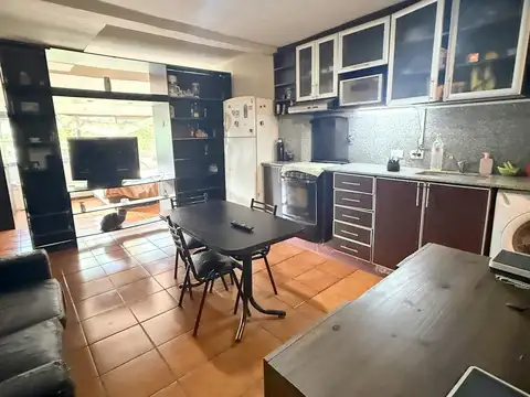 Oportunidad Monoambiente SIN EXPENSAS  A 2 cuadras de Santa Fe y media cuadra de Hipólito Yrigoyen