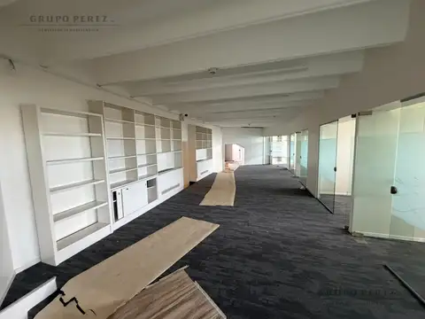 Oficina en Alquiler piso de 370m2 con vistas al río! Frente Plaza G. San Martín.