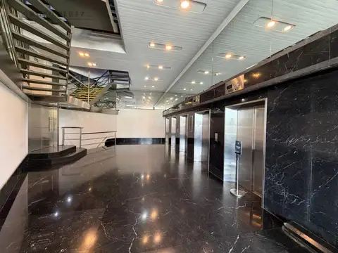 Oficina en Alquiler con 2 cocheras