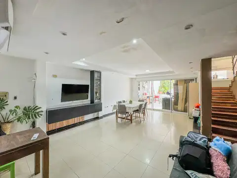Casa 10 ambientes con 7 baños