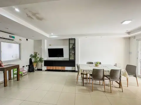 Casa con Local Comercial y Oficinas en Pleno Microcentro