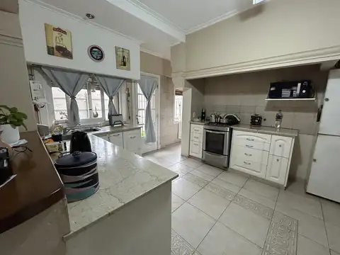 Casa 5 ambientes con 2 baños