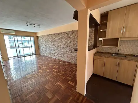 Alquiler apartamento 2 dormitorios y balcón-Centro