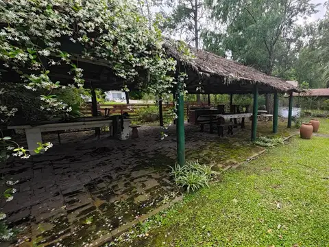 Casa en Venta con 3 cocheras