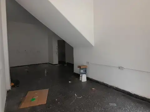 OPORTUNIDAD UNICA PARA INVERSORES    EN VENTA DEPARTAMENTO DE 3 AMBIENTES CON BALCON Y 2 LOCALES C