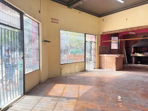 Local comercial en esquina 145m2 c/sótano