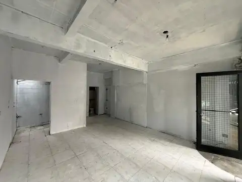 LOCAL COMERCIAL UNICO A MEDIA CUADRA DE JUSTA LIMA