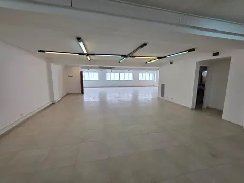 Oficina en Alquiler con 2 cocheras