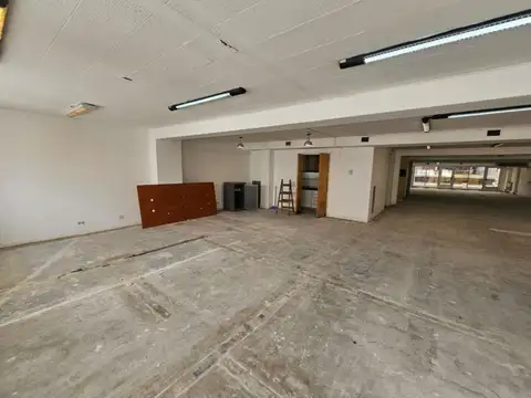 Oficina en Alquiler con 2 cocheras