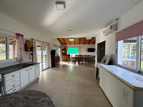 Casa en Venta con 2 cocheras