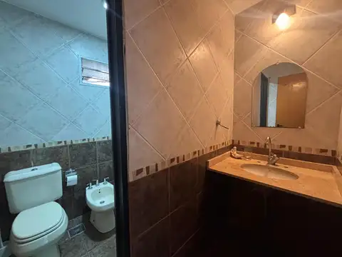 Casa 5 ambientes con 2 baños