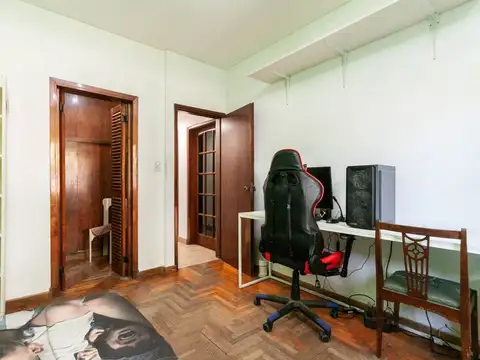 CASA EN VENTA 4/5 AMBIENTES CON COCHERA BURZACO
