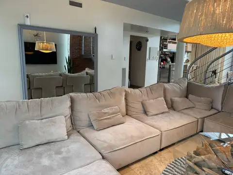 Casa 5 ambientes con 4 baños