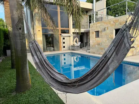 Casa en venta en el Náutico Escobar C.C. (NECC)