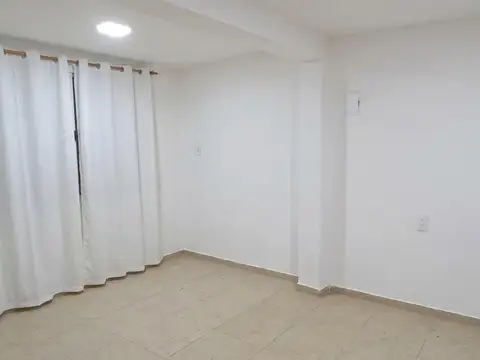 Casa en Alquiler con 3 cocheras