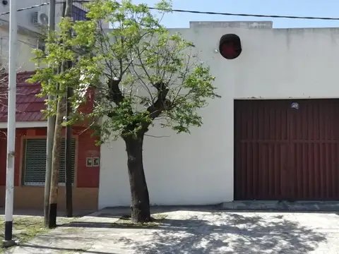 Galpón industrial 560M2 salida a dos calles Gral Paz 1557