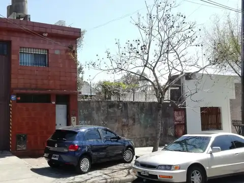 Galpón industrial 560M2 salida a dos calles Gral Paz 1557