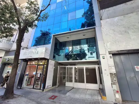 EXCELENTE OFICINA EN VENTA EN BELGRANO - AL FTE