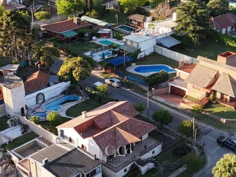 Casa 6 ambientes con 3 baños