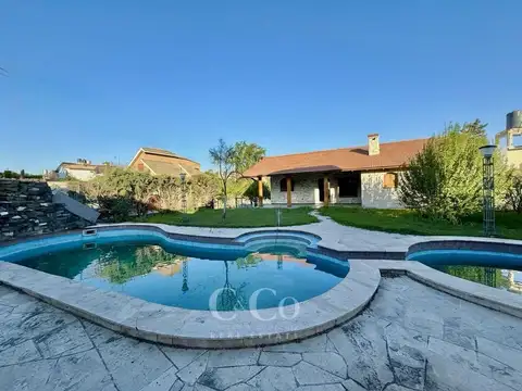 Casa 6 ambientes con 3 baños