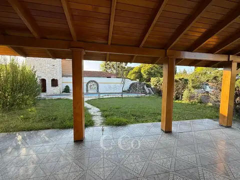 Casa De Marmol Blanco 3 Dormitorios Con Piscina Frente Al Rio En Las Ensenadas, Villa Carlos Paz