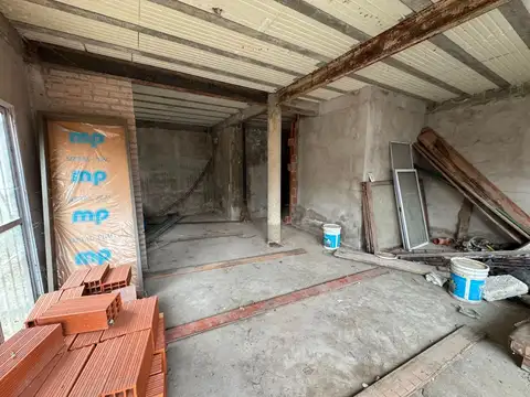 Casa 4 ambientes con 2 baños