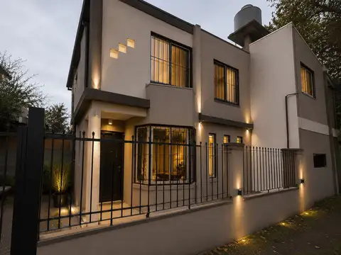 Casa 4 ambientes c/ cochera + Casa en construcción