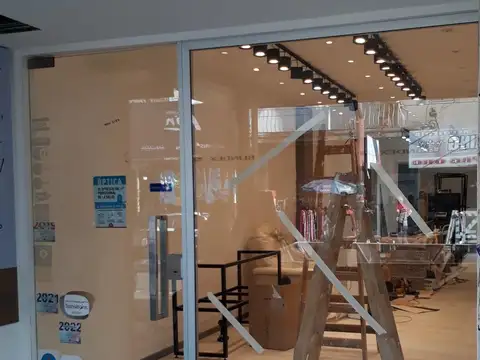 EXCELENTE LOCAL SOBRE ARTERIA PRINCIPAL EN SAN JUSTO