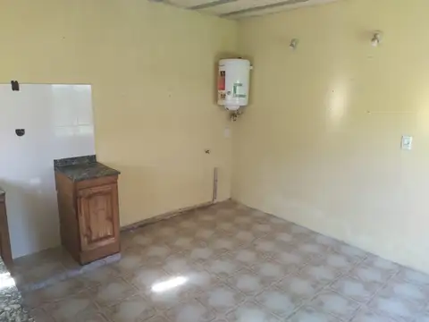 Casa 3 ambientes con 1 baño