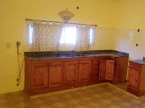 Casa 3 ambientes con 1 baño