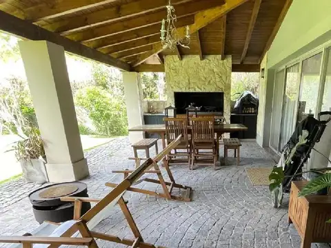 Casa 4 ambientes con 3 baños