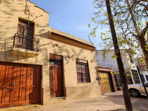 Terreno con casa de adobe