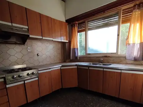 Depto Tipo Casa en Alquiler de 4 ambientes