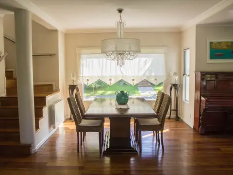 Casa en venta estilo Francés, Barrio San Miguel de Ghiso