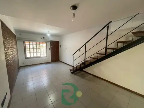 Depto Tipo Casa 4 ambientes con 2 baños