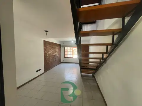 Depto Tipo Casa en Venta con 1 cocheras