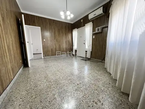 Depto Tipo Casa en Alquiler en Lomas del Mirador, $ 800.000
