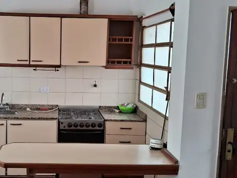 Depto Tipo Casa en Alquiler en Haedo, $ 800.000